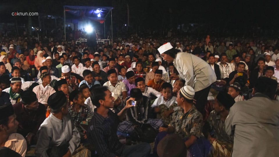 Guyub Rukun dan Tadarus Kebudayaan bersama Cak Nun dan KiaiKanjeng dalam rangka silaturahmi antar warga Sokopuluan 