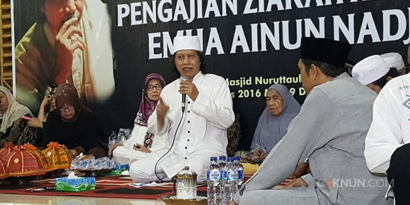 Ziarah Hibbiyah Cak Nun kepada Imam Lapeo