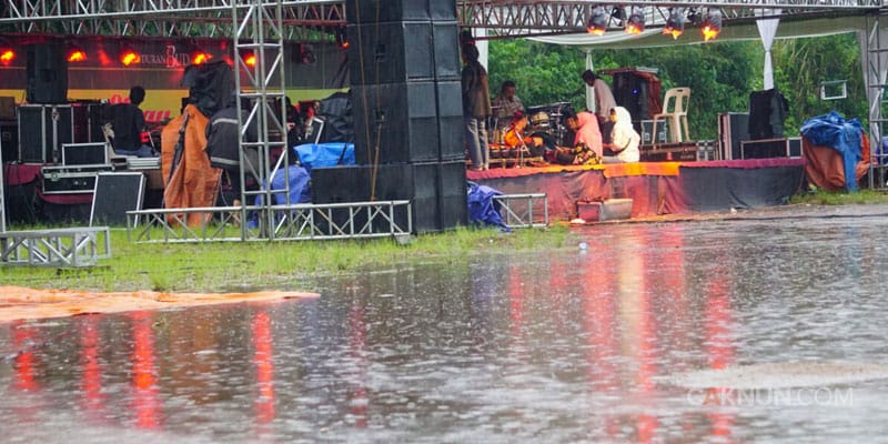 Lapangan Kertiyasa yang tergenang