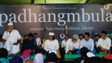 Padhangmbulan dan Pengembaraan “Manusia Esai”