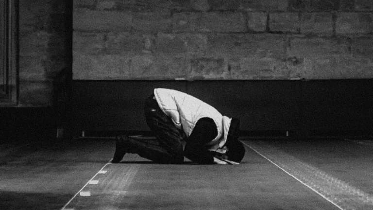 Sujud Spiritual Sekaligus Sujud Sosial