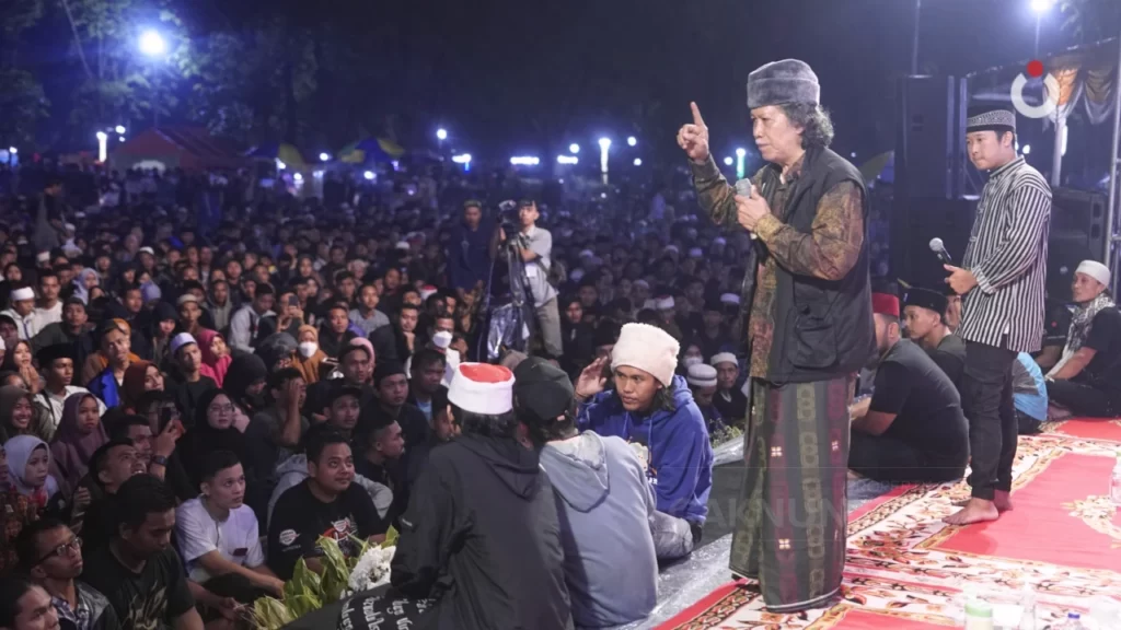 Sinau Bareng Cak Nun KiaiKanjeng, Full Moon di Alun-alun Bojonegoro.