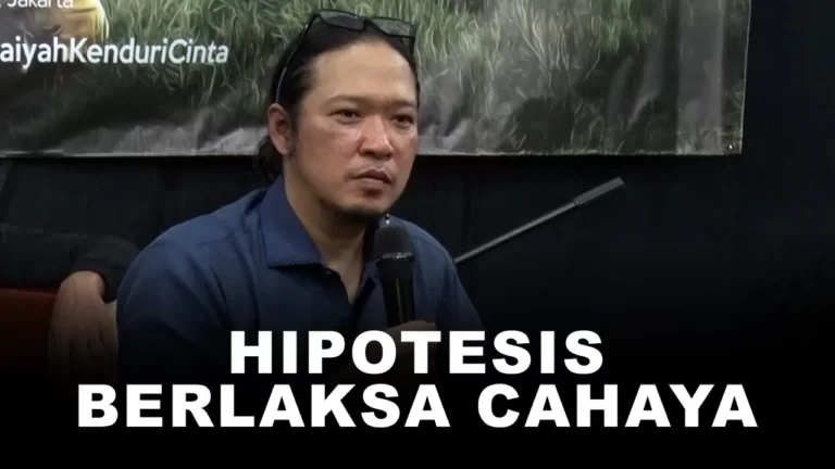 Hipotesis Berlaksa Cahaya